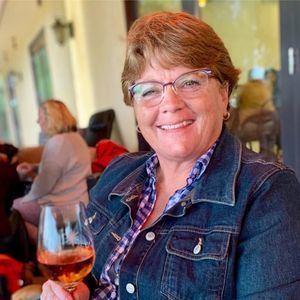 Meet your Posher, Lora